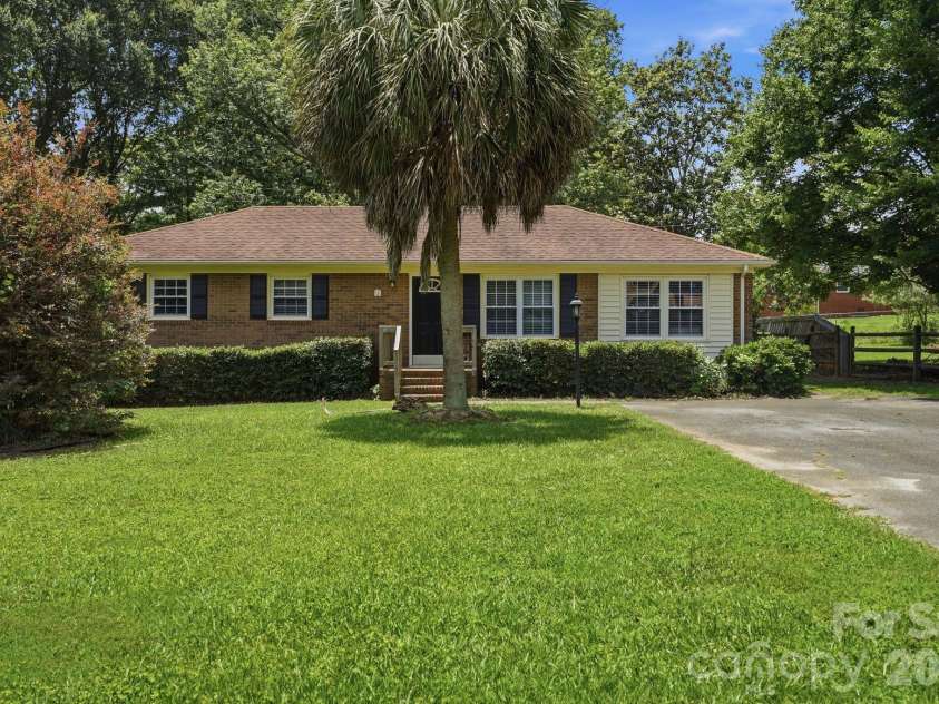 218 Drye Lane, Matthews, NC 28104.  MLS# CAR4394869, YatesRealty ID 34139. 