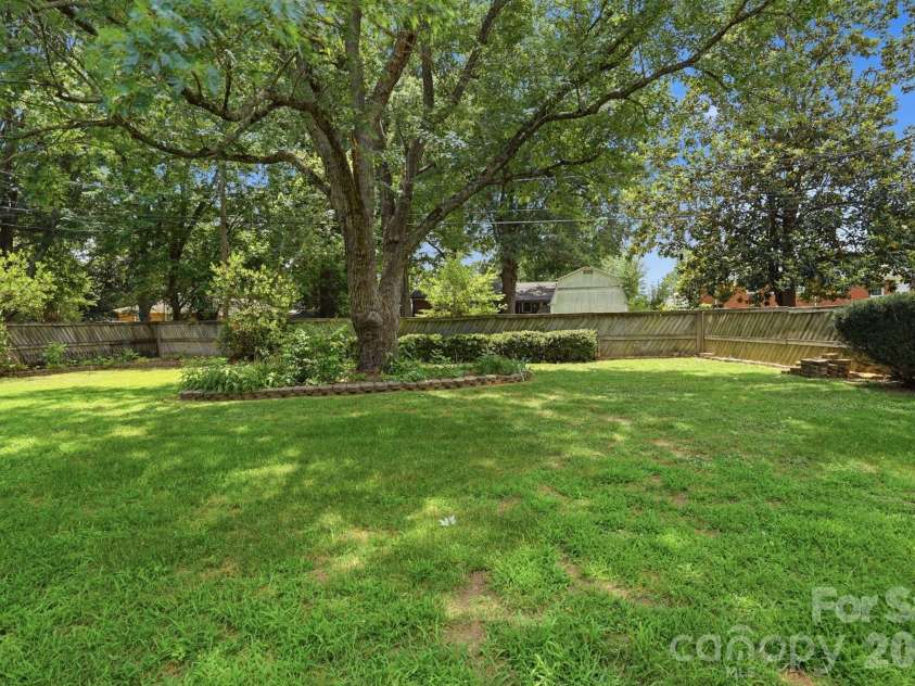 218 Drye Lane, Matthews, NC 28104.  MLS# CAR4394869, YatesRealty ID 34139. 
