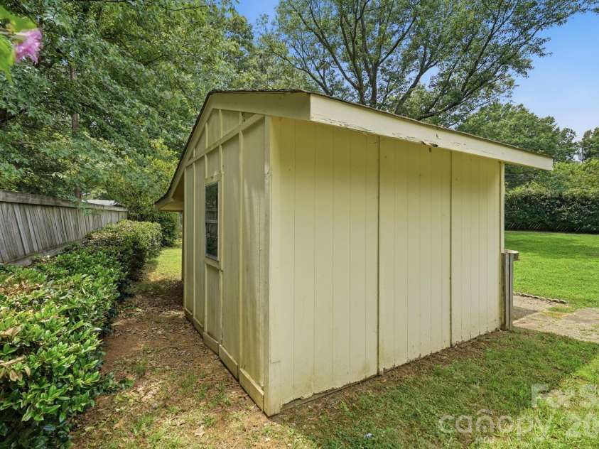 218 Drye Lane, Matthews, NC 28104.  MLS# CAR4394869, YatesRealty ID 34139. 