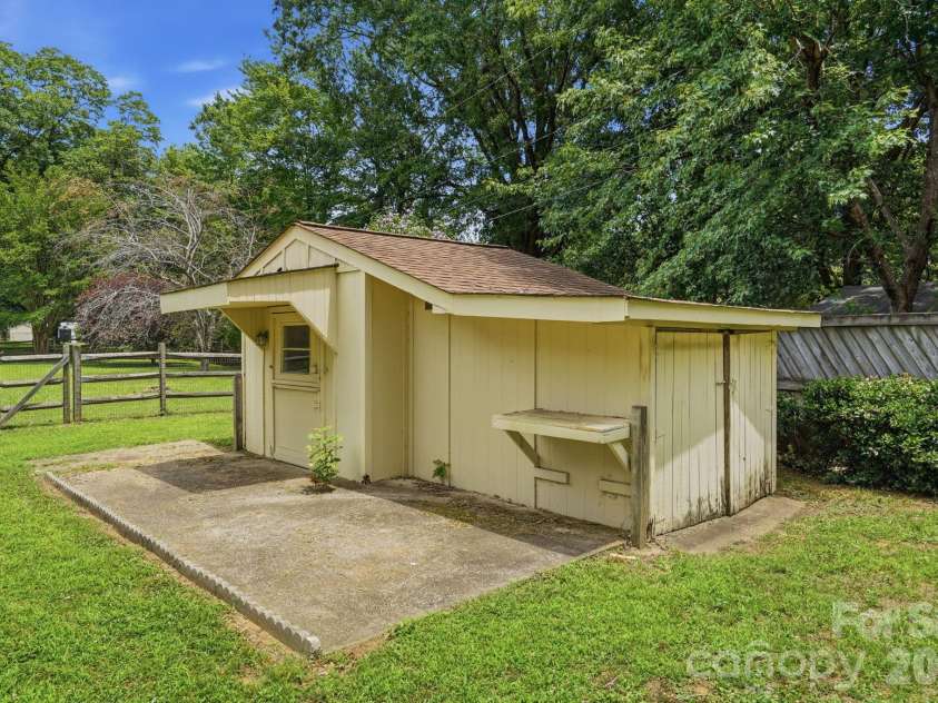 218 Drye Lane, Matthews, NC 28104.  MLS# CAR4394869, YatesRealty ID 34139. 
