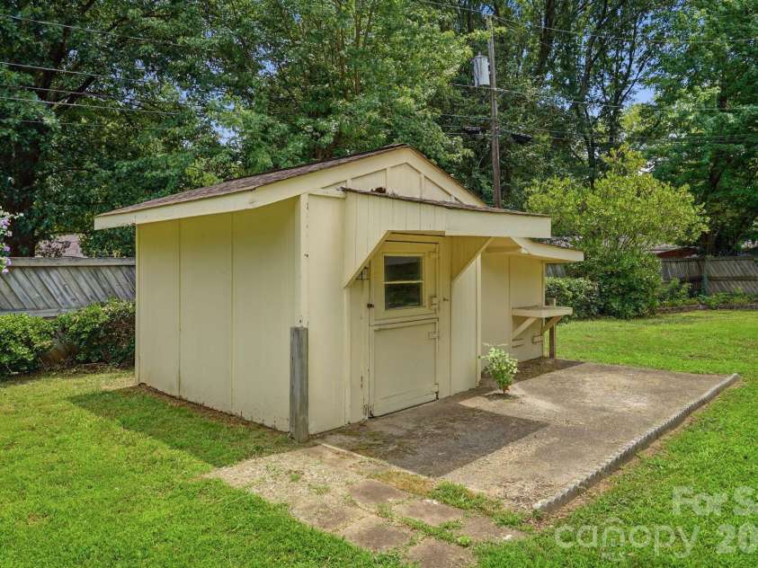 218 Drye Lane, Matthews, NC 28104.  MLS# CAR4394869, YatesRealty ID 34139. 