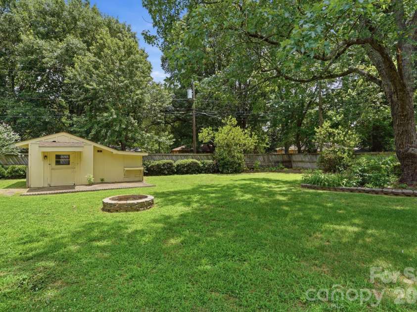 218 Drye Lane, Matthews, NC 28104.  MLS# CAR4394869, YatesRealty ID 34139. 