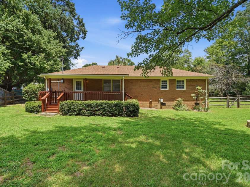 218 Drye Lane, Matthews, NC 28104.  MLS# CAR4394869, YatesRealty ID 34139. 