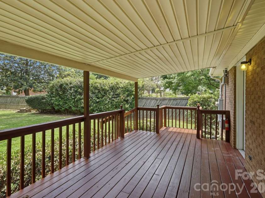 218 Drye Lane, Matthews, NC 28104.  MLS# CAR4394869, YatesRealty ID 34139. 