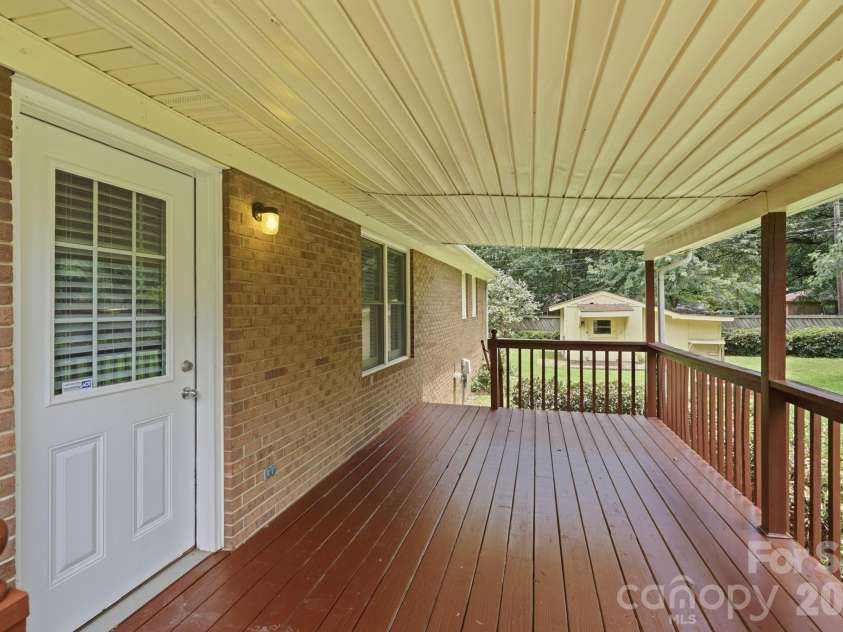 218 Drye Lane, Matthews, NC 28104.  MLS# CAR4394869, YatesRealty ID 34139. 