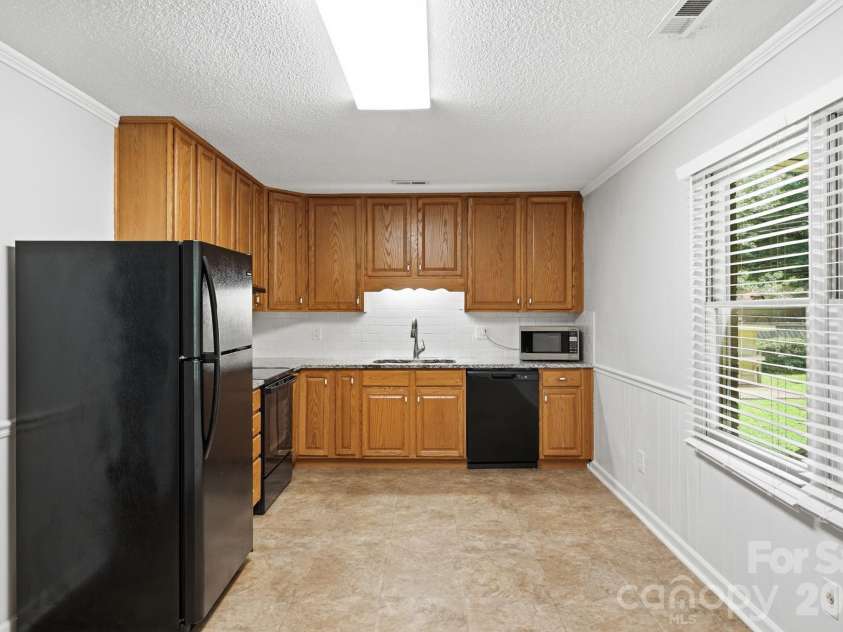 218 Drye Lane, Matthews, NC 28104.  MLS# CAR4394869, YatesRealty ID 34139. 