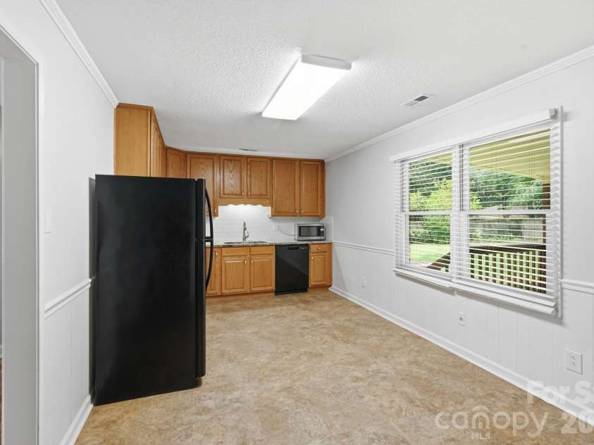 218 Drye Lane, Matthews, NC 28104.  MLS# CAR4394869, YatesRealty ID 34139. 