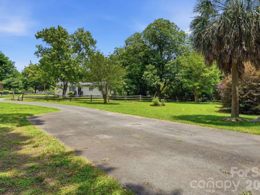 218 Drye Lane, Matthews, NC 28104.  MLS# CAR4394869, YatesRealty ID 34139. 
