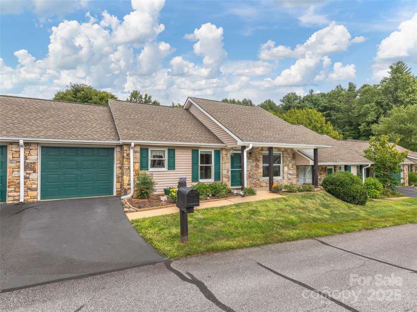 270 Rocky Mountain Way, Arden, NC 28704.  MLS# CAR4295617, YatesRealty ID 34139. 