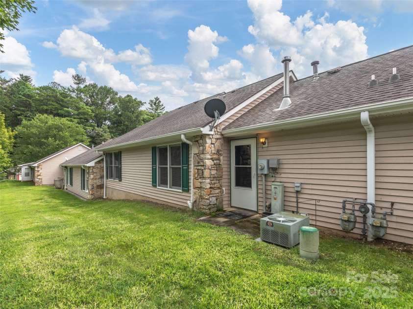 270 Rocky Mountain Way, Arden, NC 28704.  MLS# CAR4295617, YatesRealty ID 34139. 