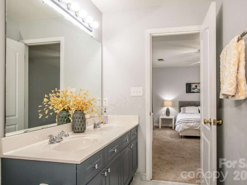 18714 Ramsey Cove Drive, Cornelius, NC 28031.  MLS# CAR4350743, YatesRealty ID 3414. Dual Sinks In Primary En Suite