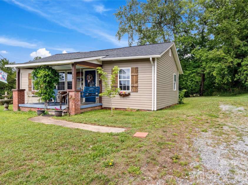 112 Hillcrest Street, Jonesville, NC 28642.  MLS# CAR4392397, YatesRealty ID 34140. 
