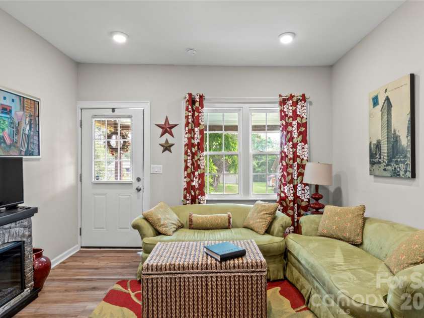 112 Hillcrest Street, Jonesville, NC 28642.  MLS# CAR4392397, YatesRealty ID 34140. 