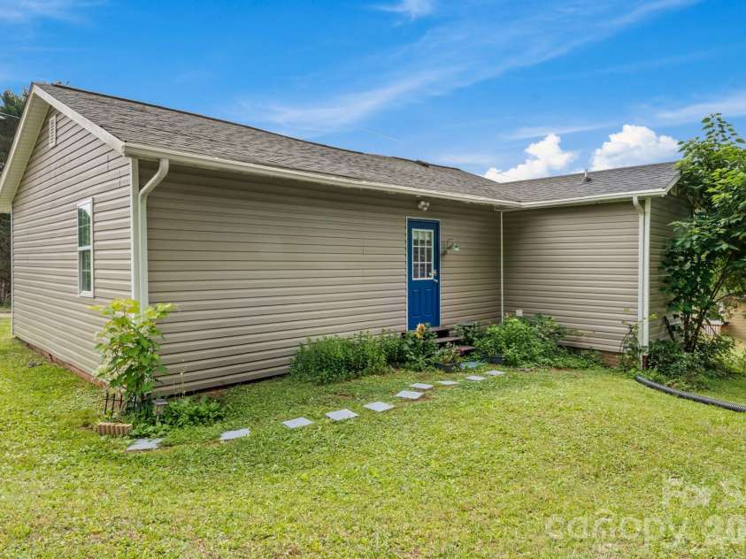 112 Hillcrest Street, Jonesville, NC 28642.  MLS# CAR4392397, YatesRealty ID 34140. 