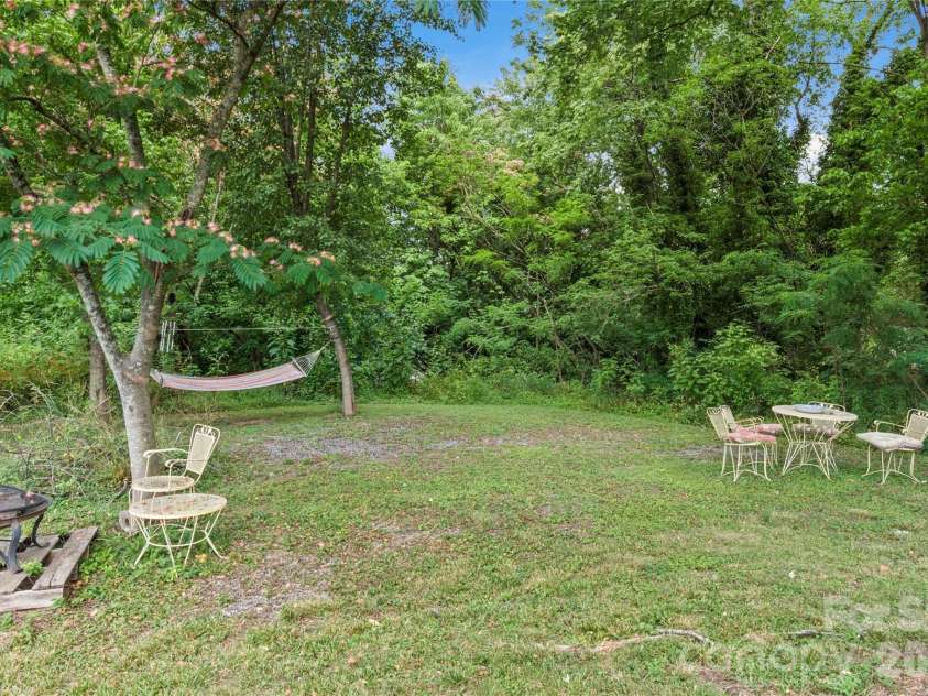 112 Hillcrest Street, Jonesville, NC 28642.  MLS# CAR4392397, YatesRealty ID 34140. 