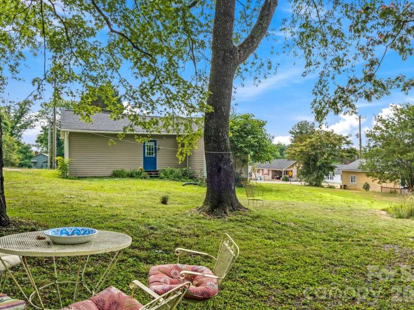 112 Hillcrest Street, Jonesville, NC 28642.  MLS# CAR4392397, YatesRealty ID 34140. 