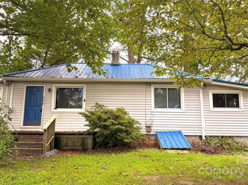 26 Dogwood Court, Asheville, NC 28805.  MLS# CAR4295154, YatesRealty ID 34140. 