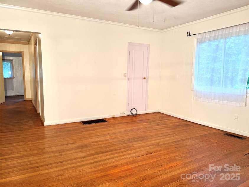 26 Dogwood Court, Asheville, NC 28805.  MLS# CAR4295154, YatesRealty ID 34140. 
