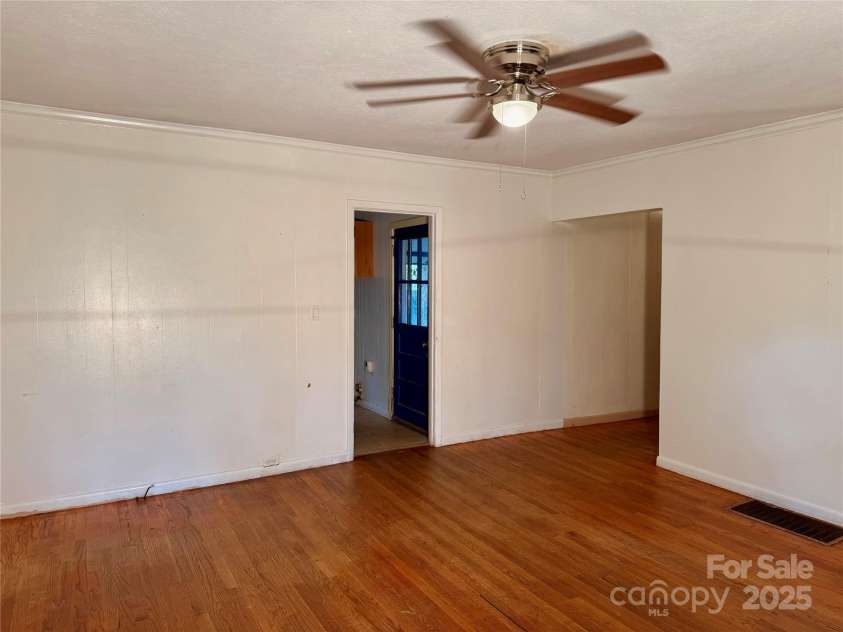 26 Dogwood Court, Asheville, NC 28805.  MLS# CAR4295154, YatesRealty ID 34140. 