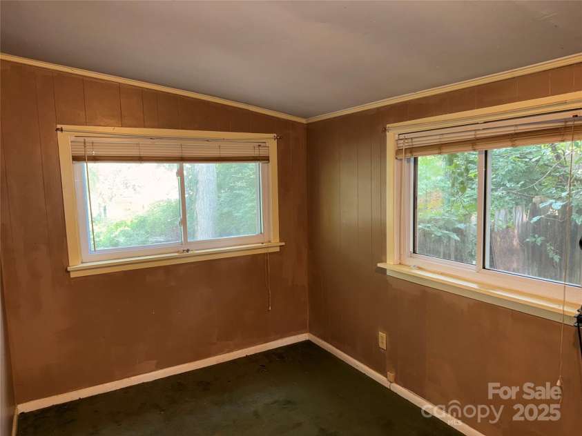 26 Dogwood Court, Asheville, NC 28805.  MLS# CAR4295154, YatesRealty ID 34140. 