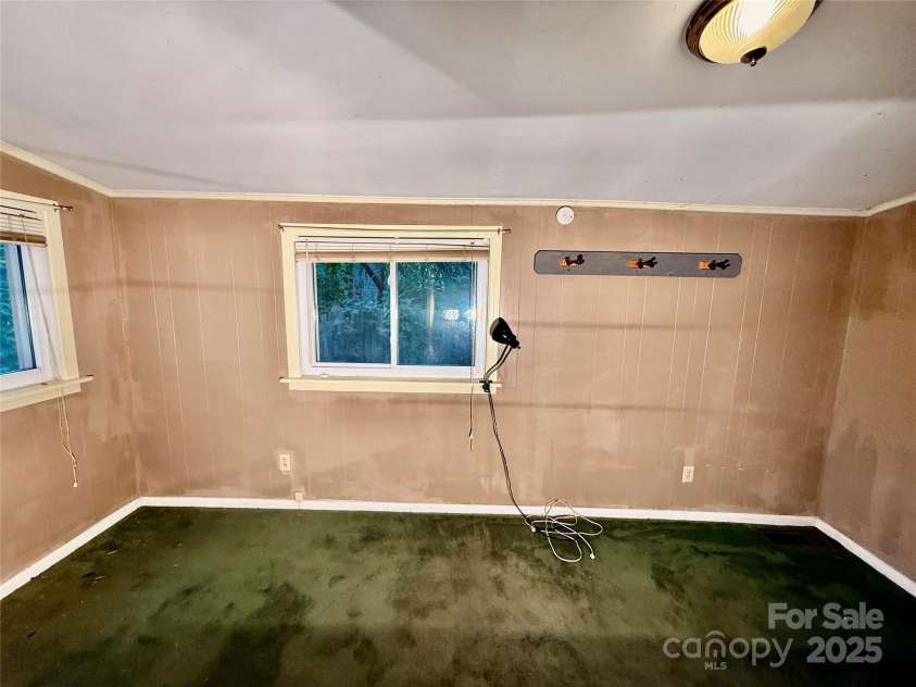 26 Dogwood Court, Asheville, NC 28805.  MLS# CAR4295154, YatesRealty ID 34140. 