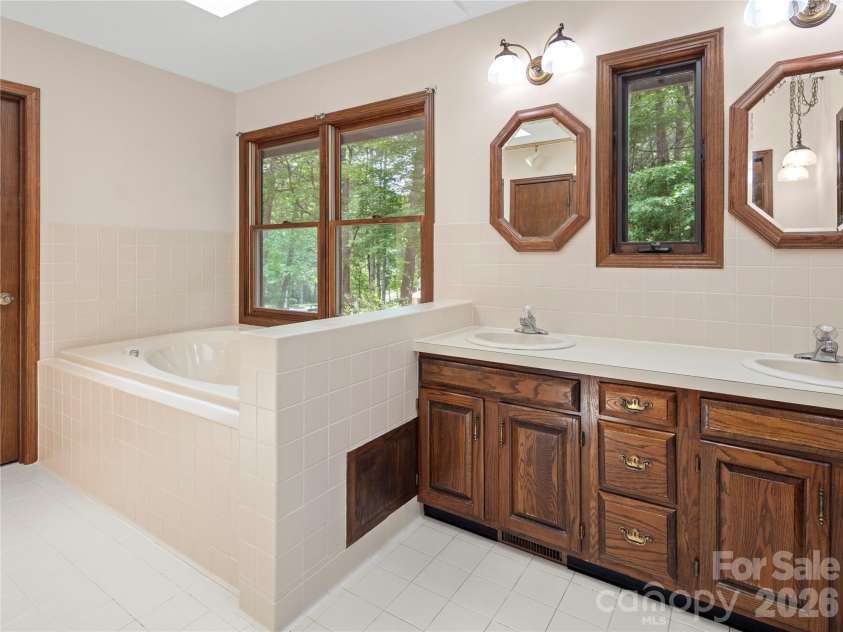 11 Tree Top Drive, Arden, NC 28704.  MLS# CAR4390958, YatesRealty ID 34141. 