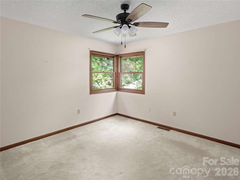 11 Tree Top Drive, Arden, NC 28704.  MLS# CAR4390958, YatesRealty ID 34141. 