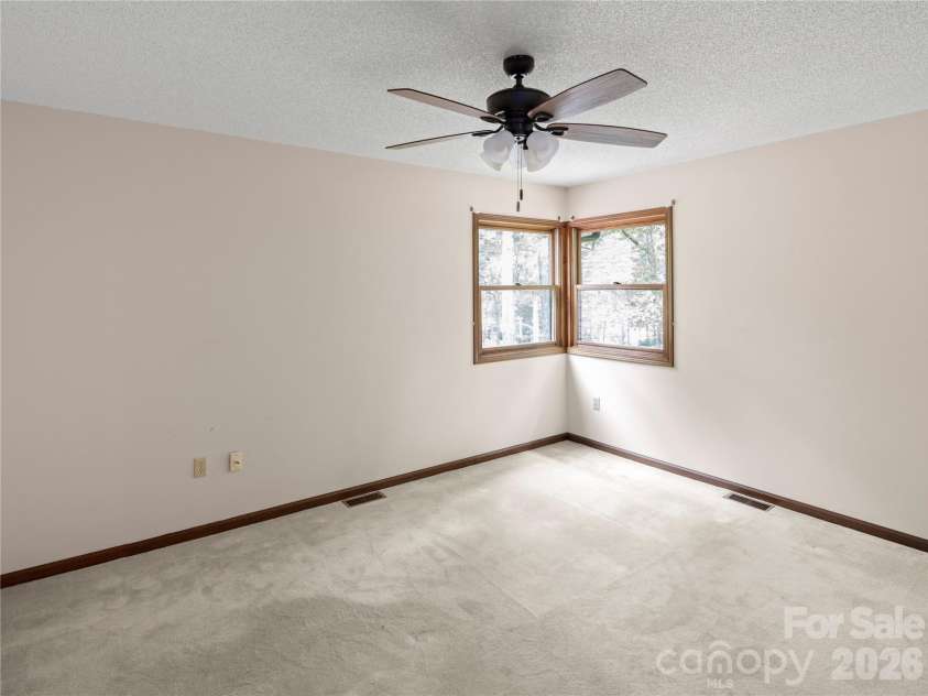 11 Tree Top Drive, Arden, NC 28704.  MLS# CAR4390958, YatesRealty ID 34141. 