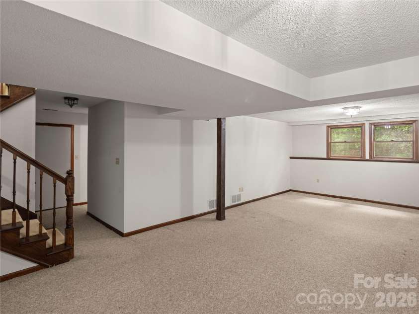 11 Tree Top Drive, Arden, NC 28704.  MLS# CAR4390958, YatesRealty ID 34141. 