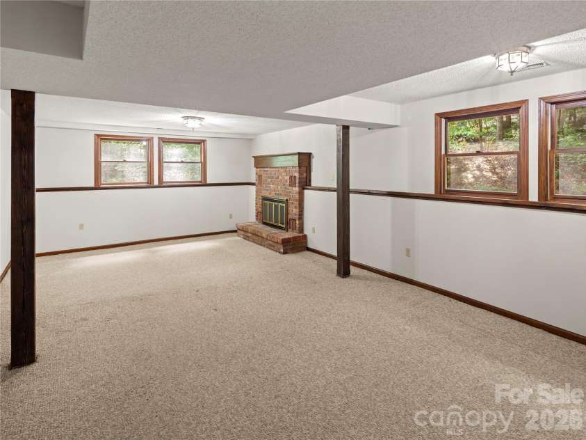 11 Tree Top Drive, Arden, NC 28704.  MLS# CAR4390958, YatesRealty ID 34141. 