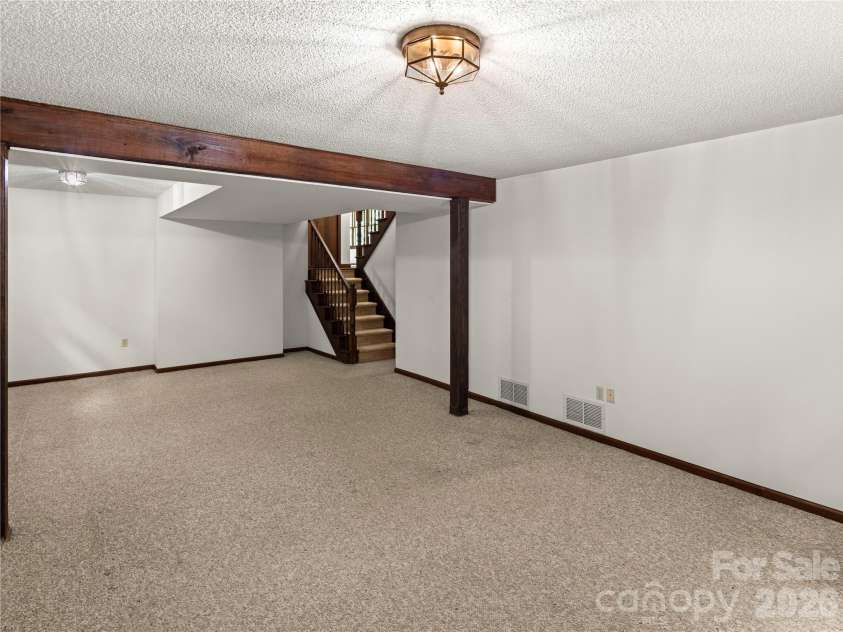 11 Tree Top Drive, Arden, NC 28704.  MLS# CAR4390958, YatesRealty ID 34141. 