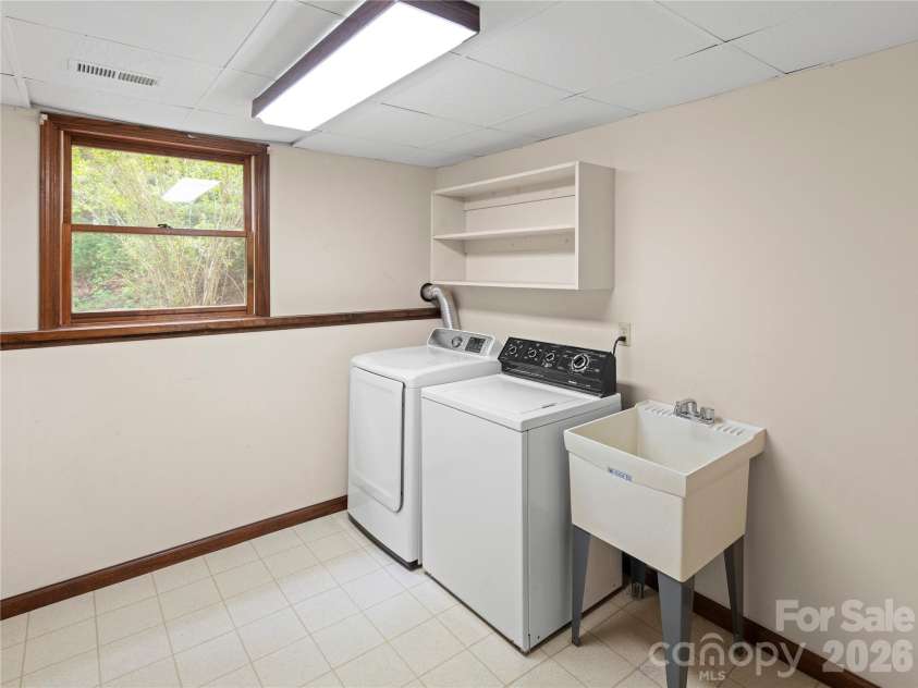 11 Tree Top Drive, Arden, NC 28704.  MLS# CAR4390958, YatesRealty ID 34141. 