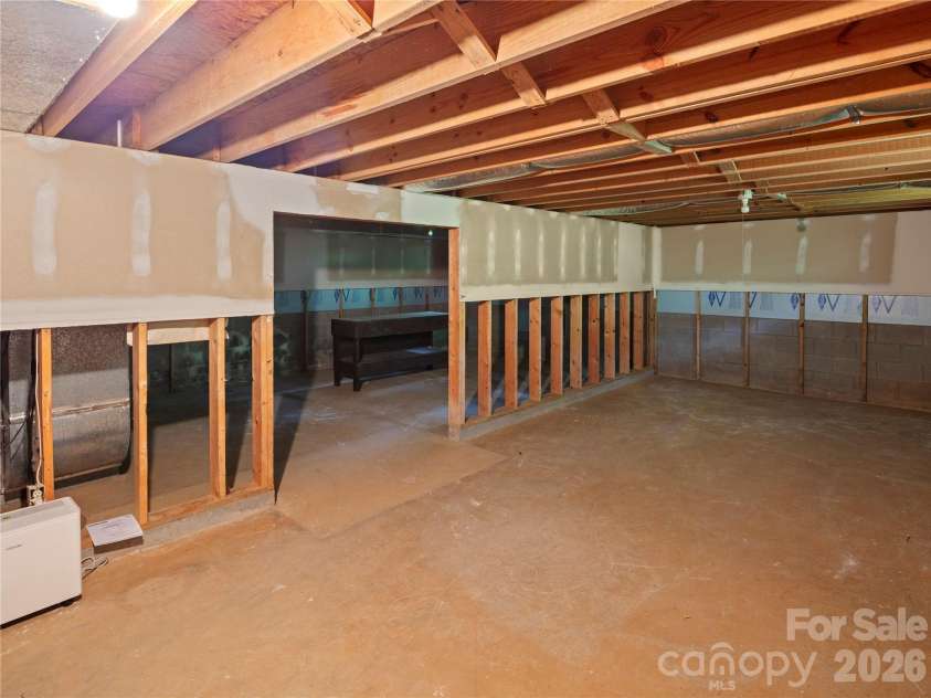 11 Tree Top Drive, Arden, NC 28704.  MLS# CAR4390958, YatesRealty ID 34141. 
