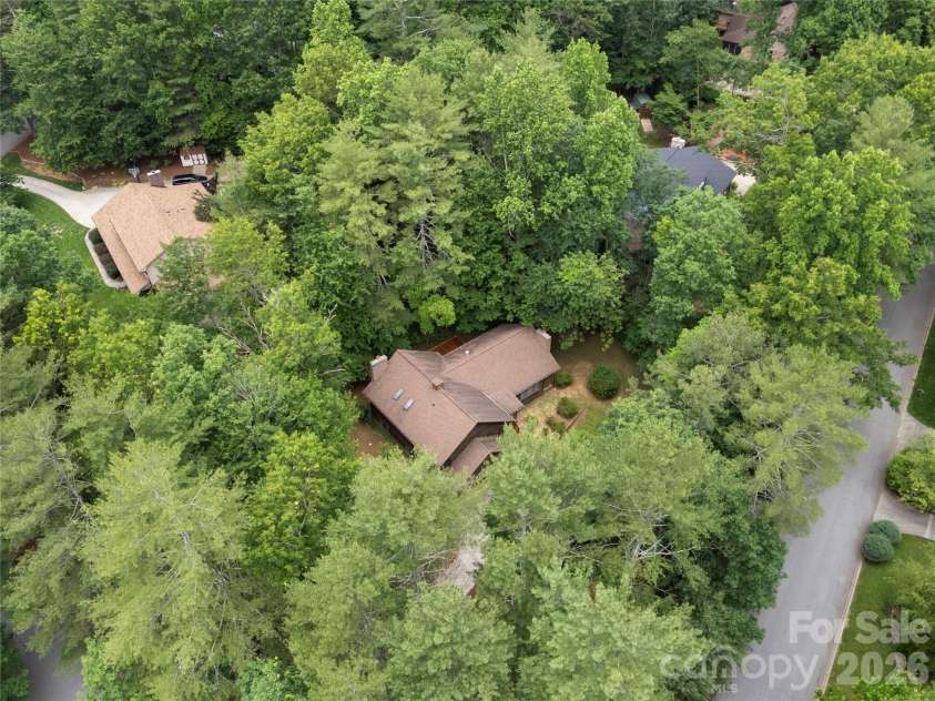 11 Tree Top Drive, Arden, NC 28704.  MLS# CAR4390958, YatesRealty ID 34141. 