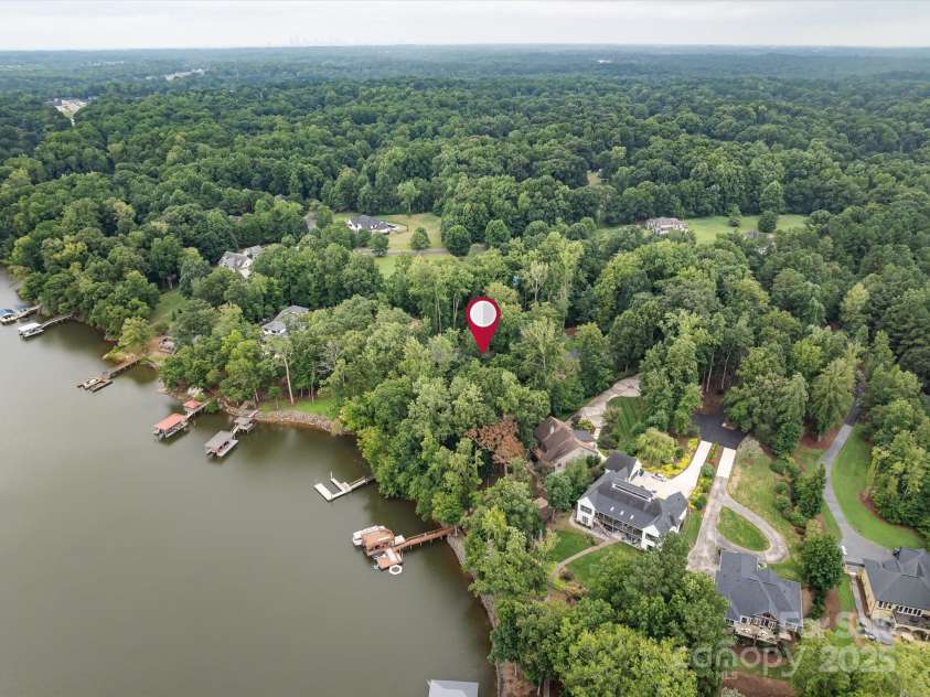 11902 Mountain Crest Circle, Charlotte, NC 28216.  MLS# CAR4286743, YatesRealty ID 34142. 