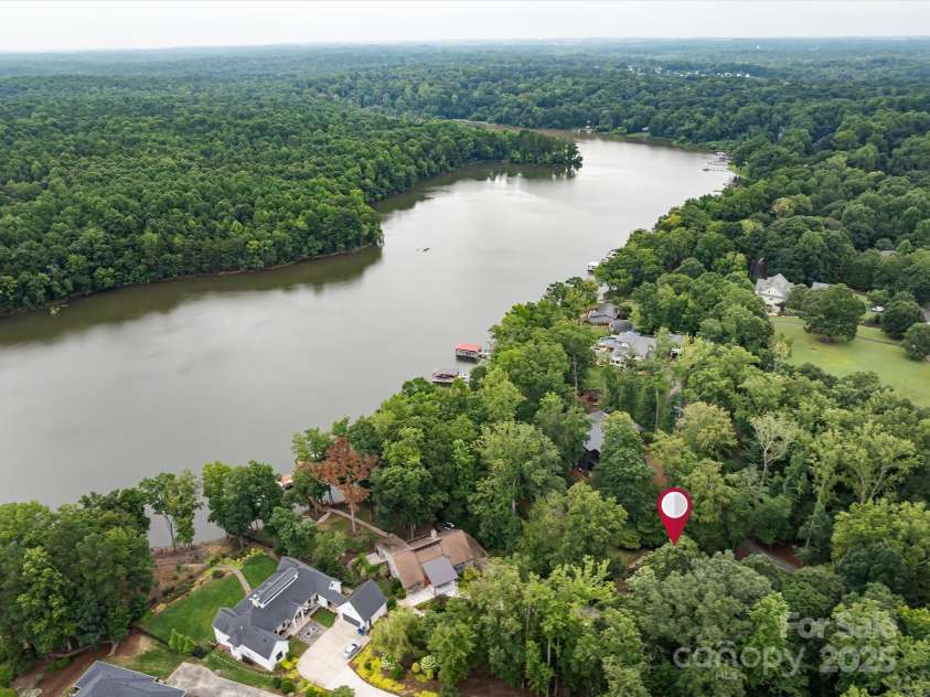 11902 Mountain Crest Circle, Charlotte, NC 28216.  MLS# CAR4286743, YatesRealty ID 34142. 