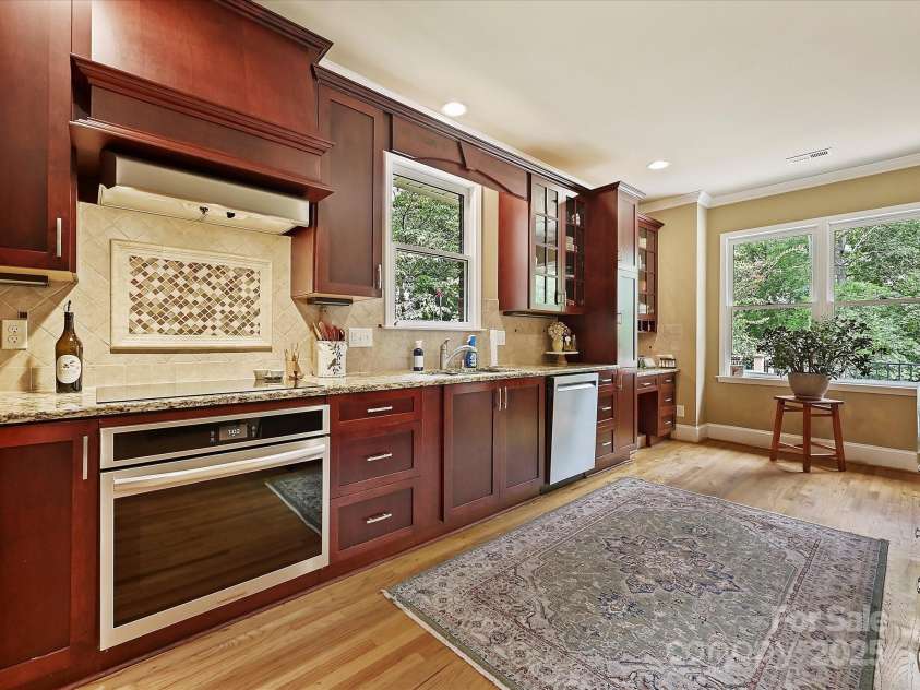 11902 Mountain Crest Circle, Charlotte, NC 28216.  MLS# CAR4286743, YatesRealty ID 34142. Kitchen