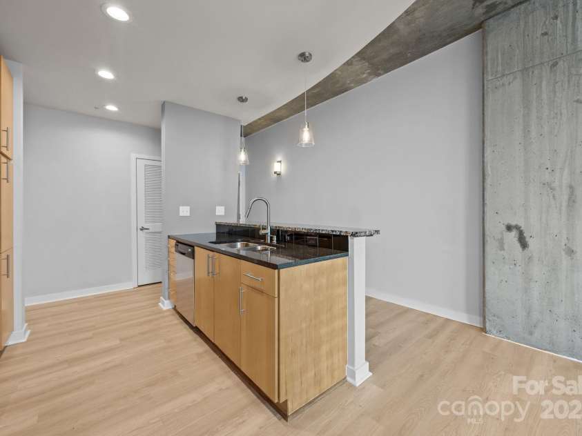 210 Church Street Street, Charlotte, NC 28202.  MLS# CAR4288986, YatesRealty ID 34143. 