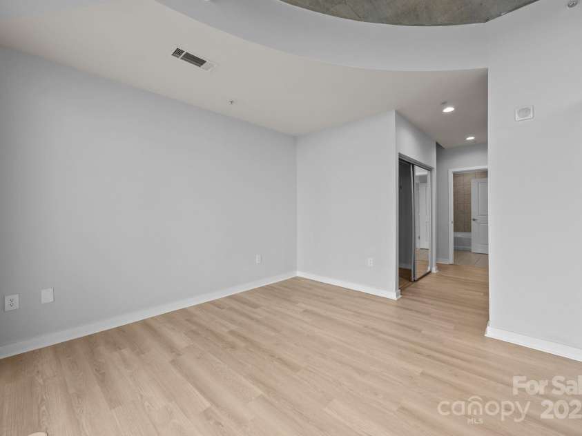 210 Church Street Street, Charlotte, NC 28202.  MLS# CAR4288986, YatesRealty ID 34143. 