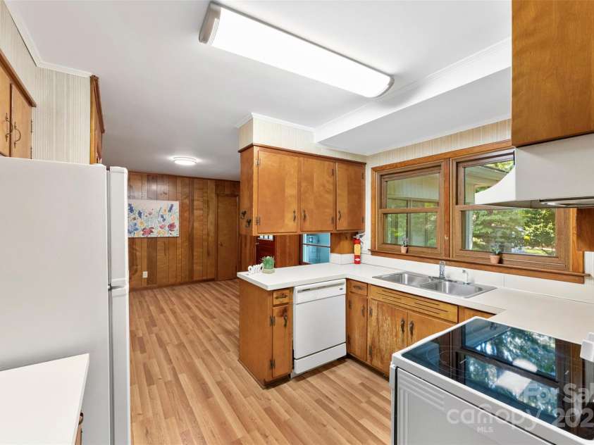 1212 Monroe Drive, Gastonia, NC 28054.  MLS# CAR4278340, YatesRealty ID 34144. 