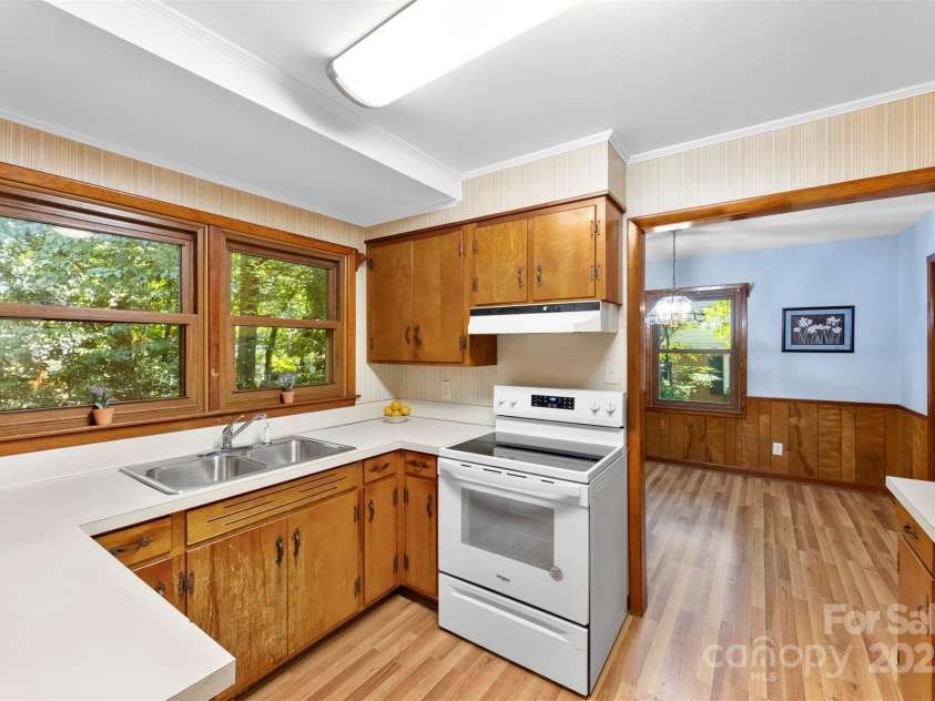 1212 Monroe Drive, Gastonia, NC 28054.  MLS# CAR4278340, YatesRealty ID 34144. 