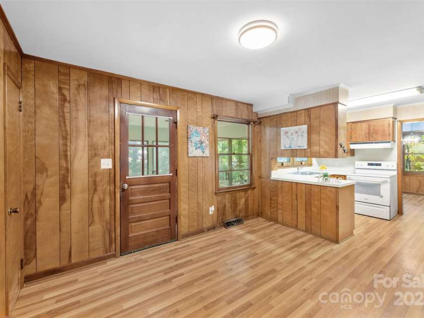 1212 Monroe Drive, Gastonia, NC 28054.  MLS# CAR4278340, YatesRealty ID 34144. 