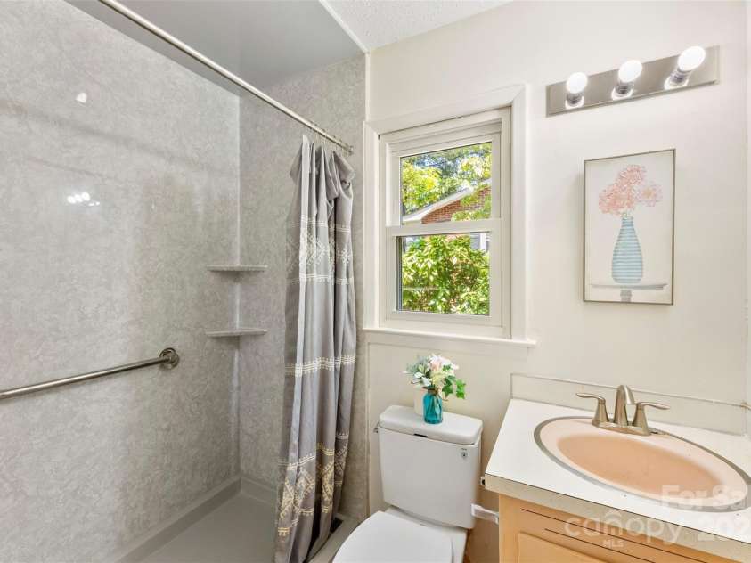 1212 Monroe Drive, Gastonia, NC 28054.  MLS# CAR4278340, YatesRealty ID 34144. 