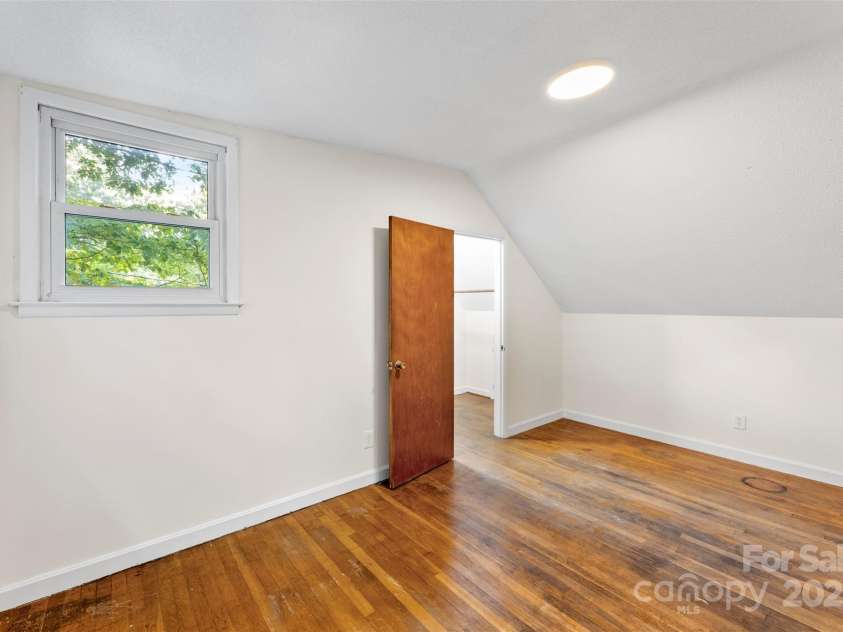 1212 Monroe Drive, Gastonia, NC 28054.  MLS# CAR4278340, YatesRealty ID 34144. 