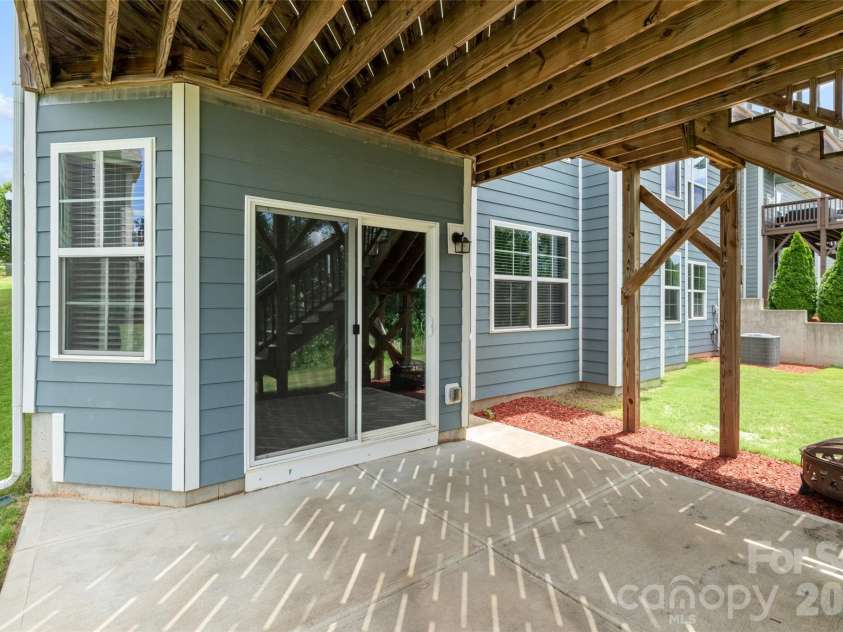 979 Parkland Place, Concord, NC 28027.  MLS# CAR4396807, YatesRealty ID 34144. 