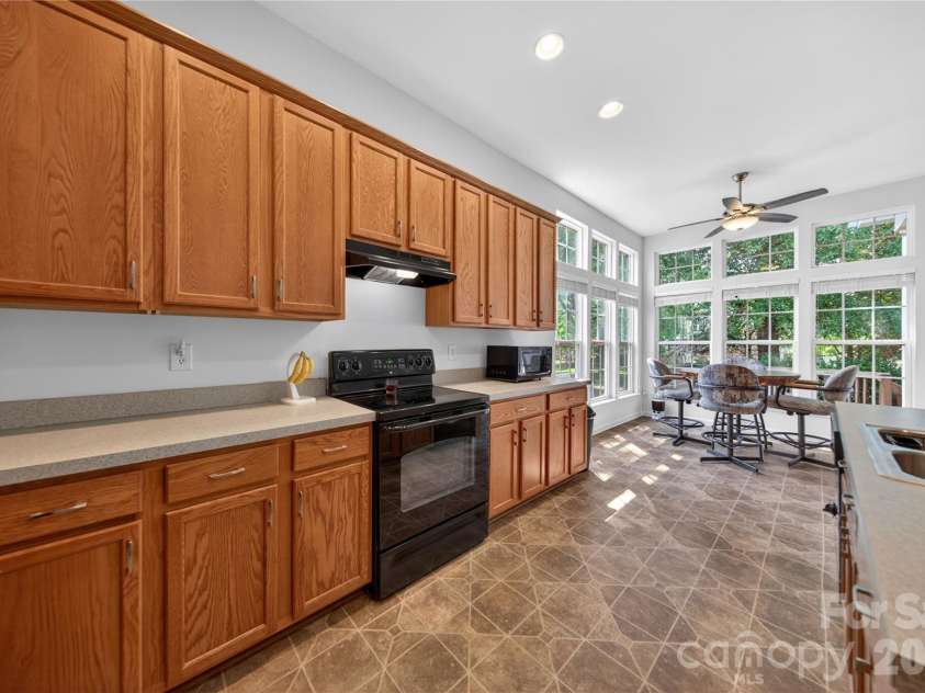 533 Fair Oaks Drive, Fort Mill, SC 29708.  MLS# CAR4385370, YatesRealty ID 34145. 42