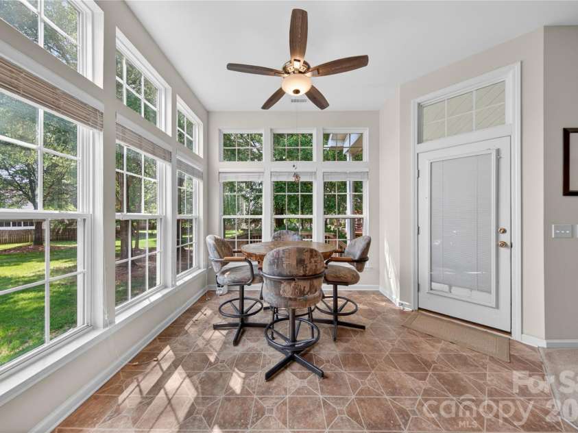 533 Fair Oaks Drive, Fort Mill, SC 29708.  MLS# CAR4385370, YatesRealty ID 34145. Breakfast Room