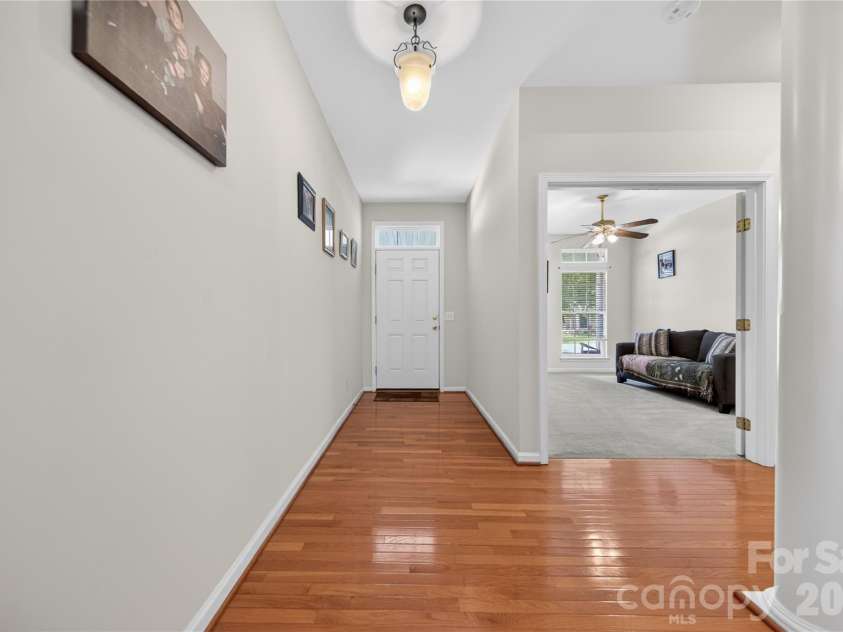 533 Fair Oaks Drive, Fort Mill, SC 29708.  MLS# CAR4385370, YatesRealty ID 34145. Foyer