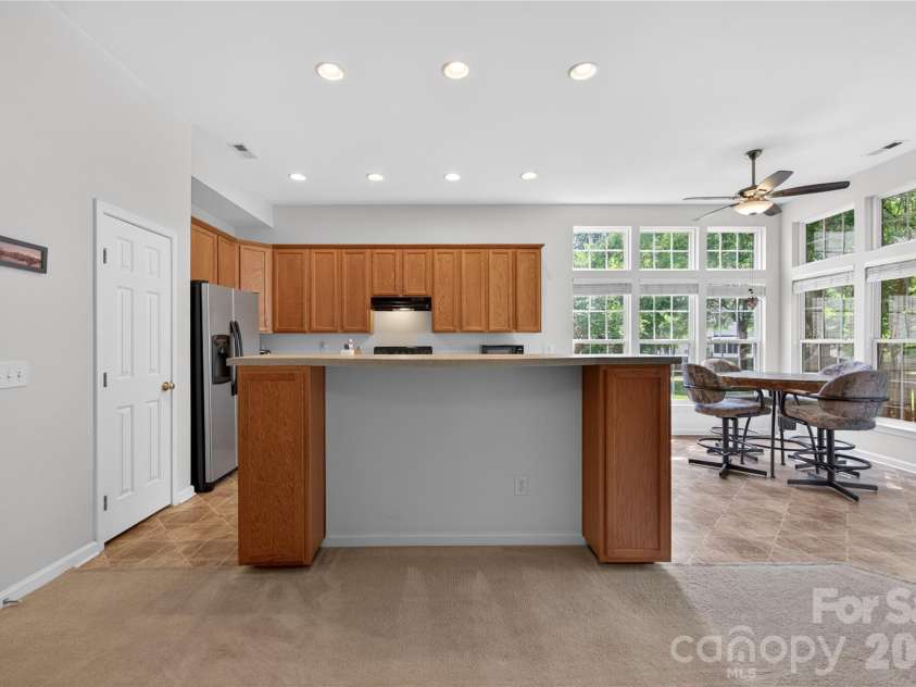 533 Fair Oaks Drive, Fort Mill, SC 29708.  MLS# CAR4385370, YatesRealty ID 34145. Kitchen
