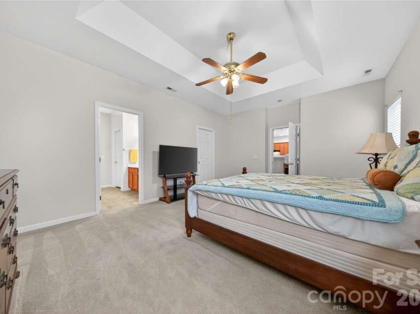 533 Fair Oaks Drive, Fort Mill, SC 29708.  MLS# CAR4385370, YatesRealty ID 34145. Tray Ceiling